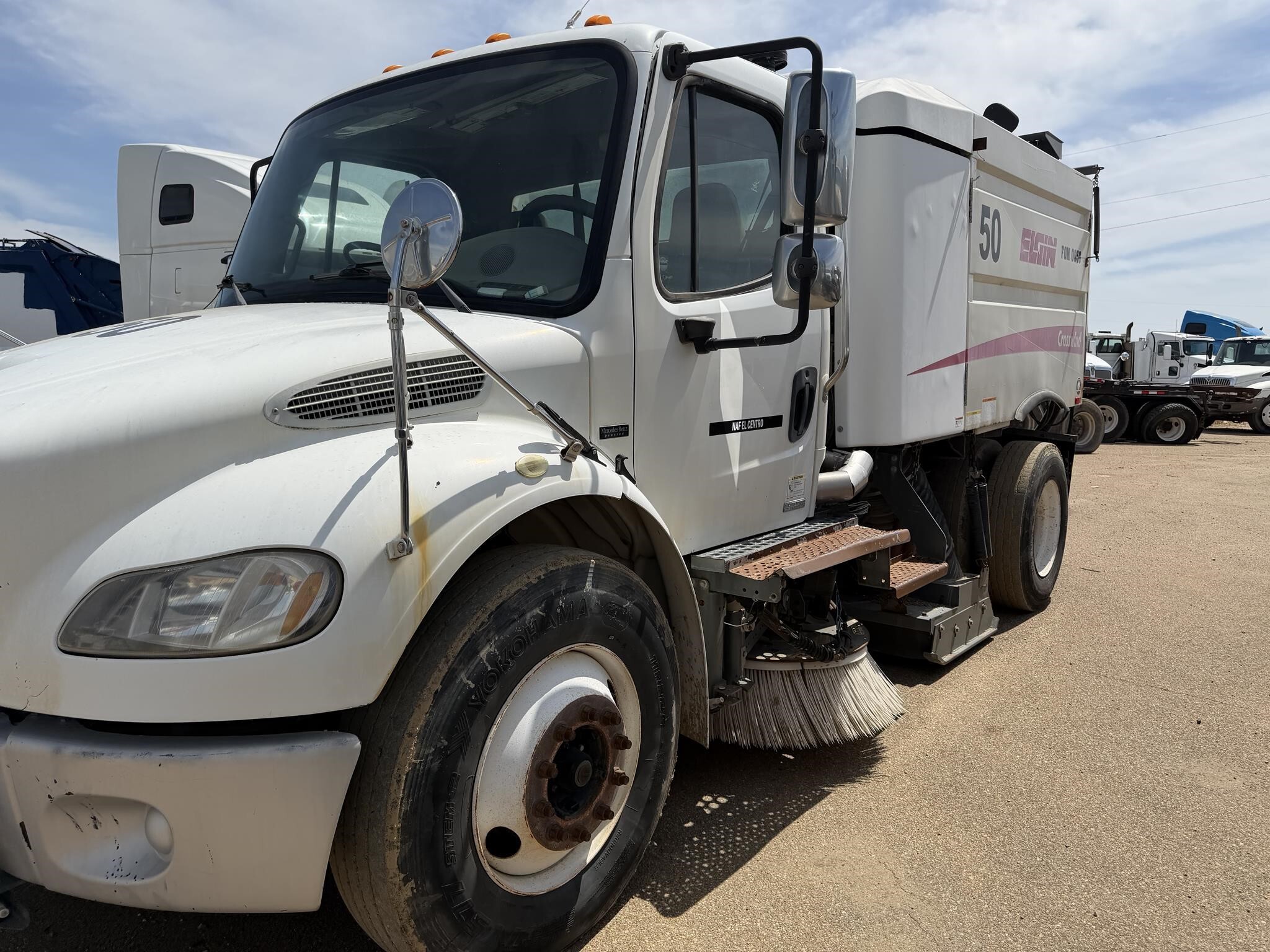 2007 FREIGHTLINER BUSINESS CLASS M2 106 in Covington, TN