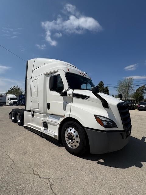 2021 FREIGHTLINER CASCADIA 116 in Channahon, IL