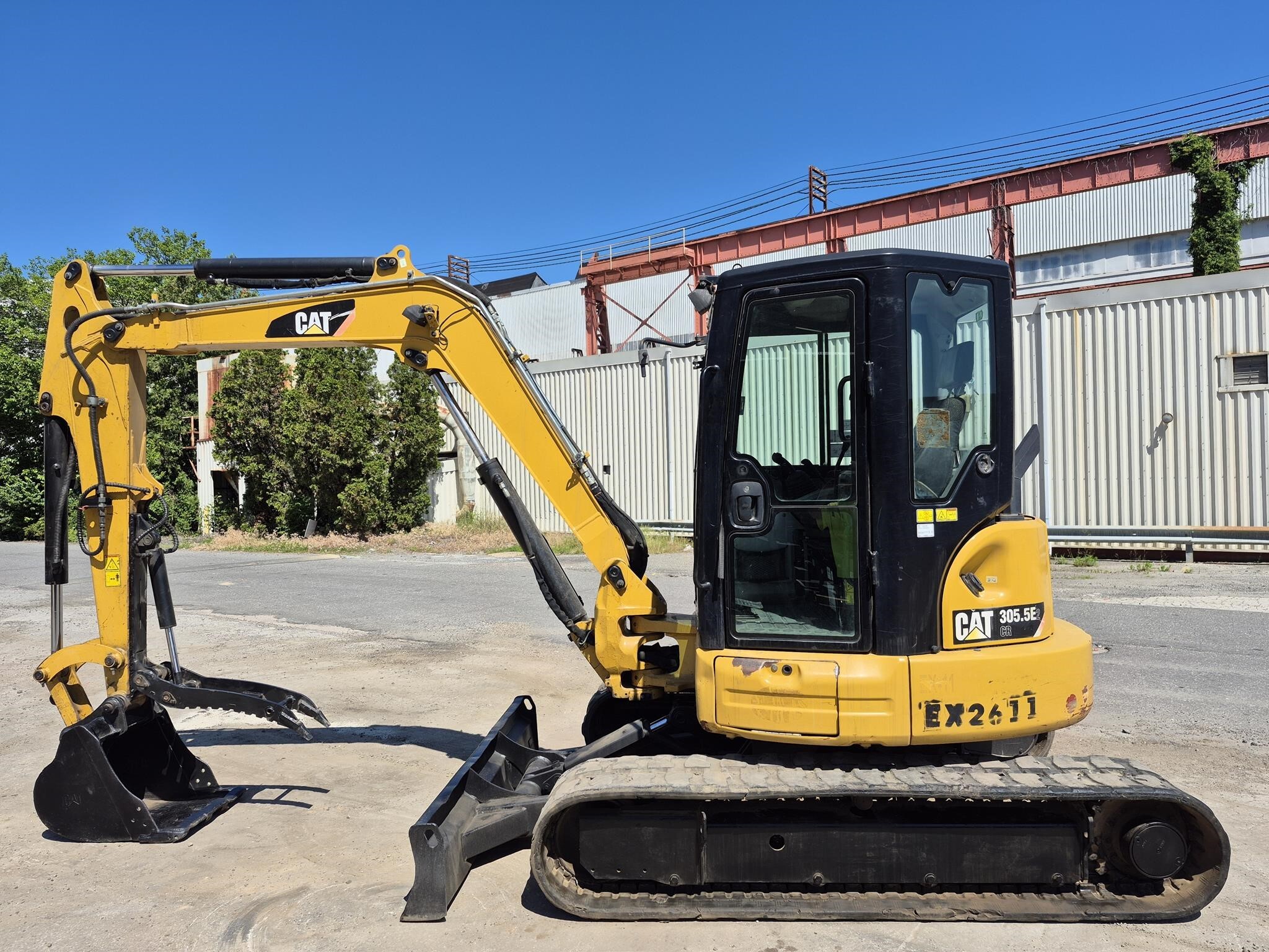 2017 CATERPILLAR 305.5E2 CR in Essington, PA