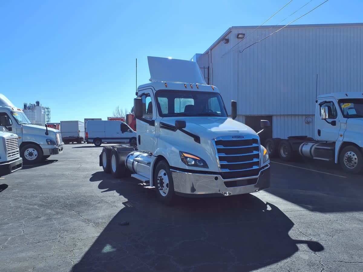 2020 FREIGHTLINER CASCADIA 126 in Atlanta, GA