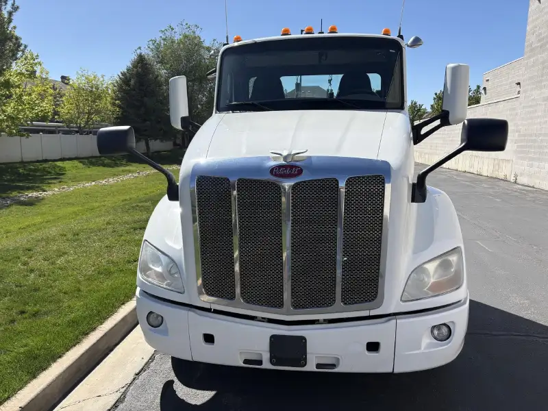 2017 PETERBILT 579
