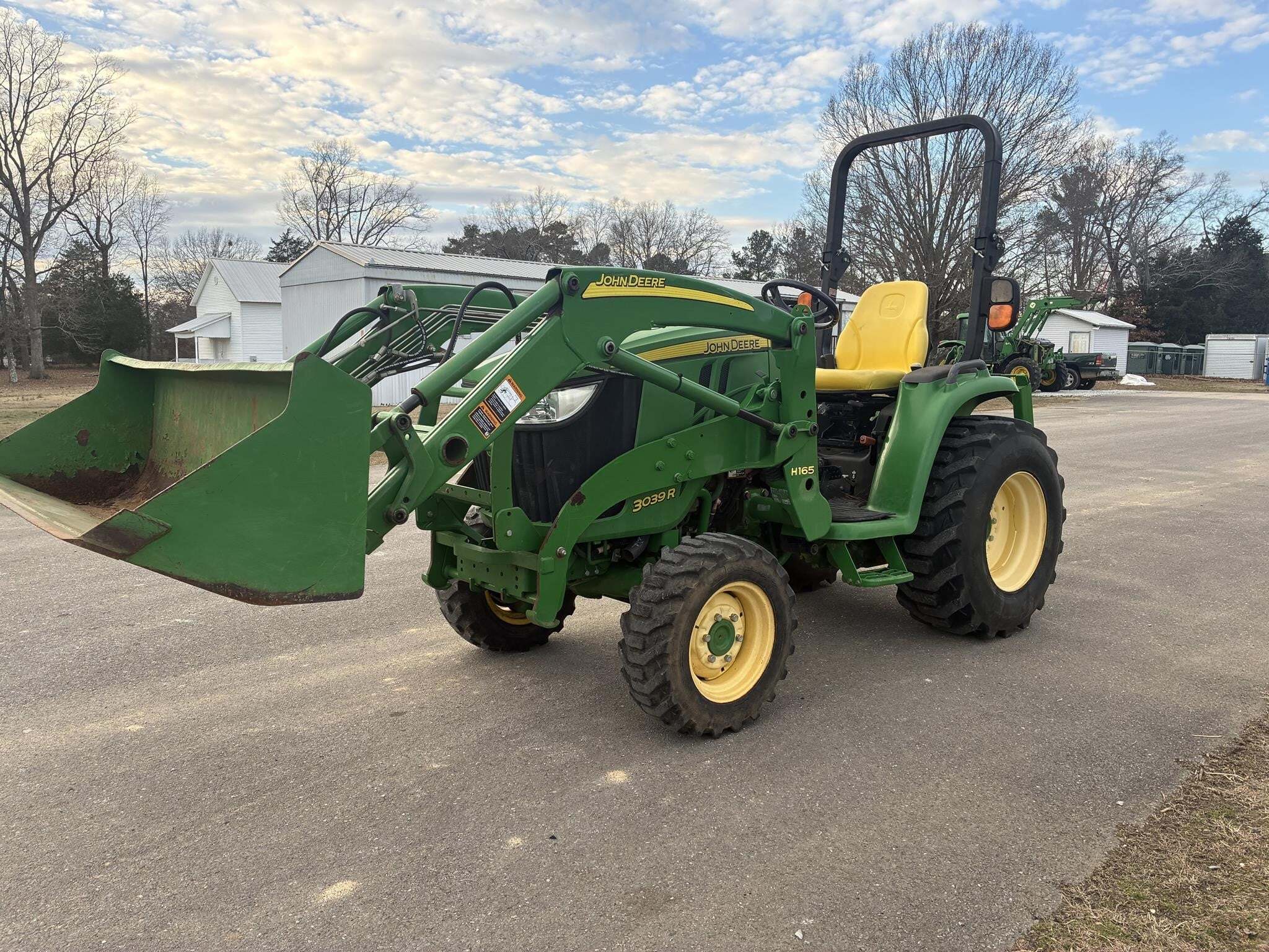 2014 JOHN DEERE 3039R in Athens, AL