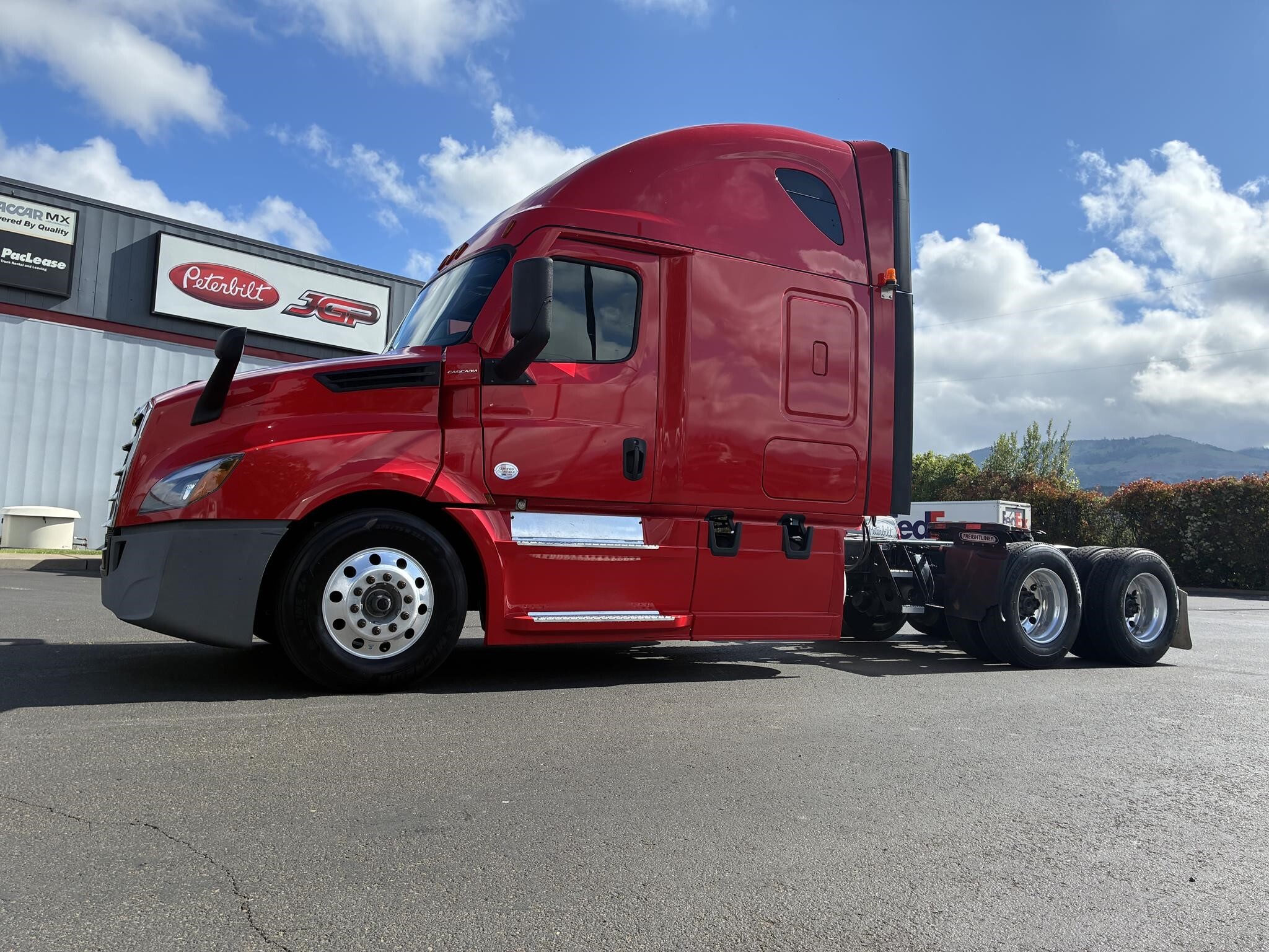 2022 FREIGHTLINER CASCADIA 126 in Medford, OR