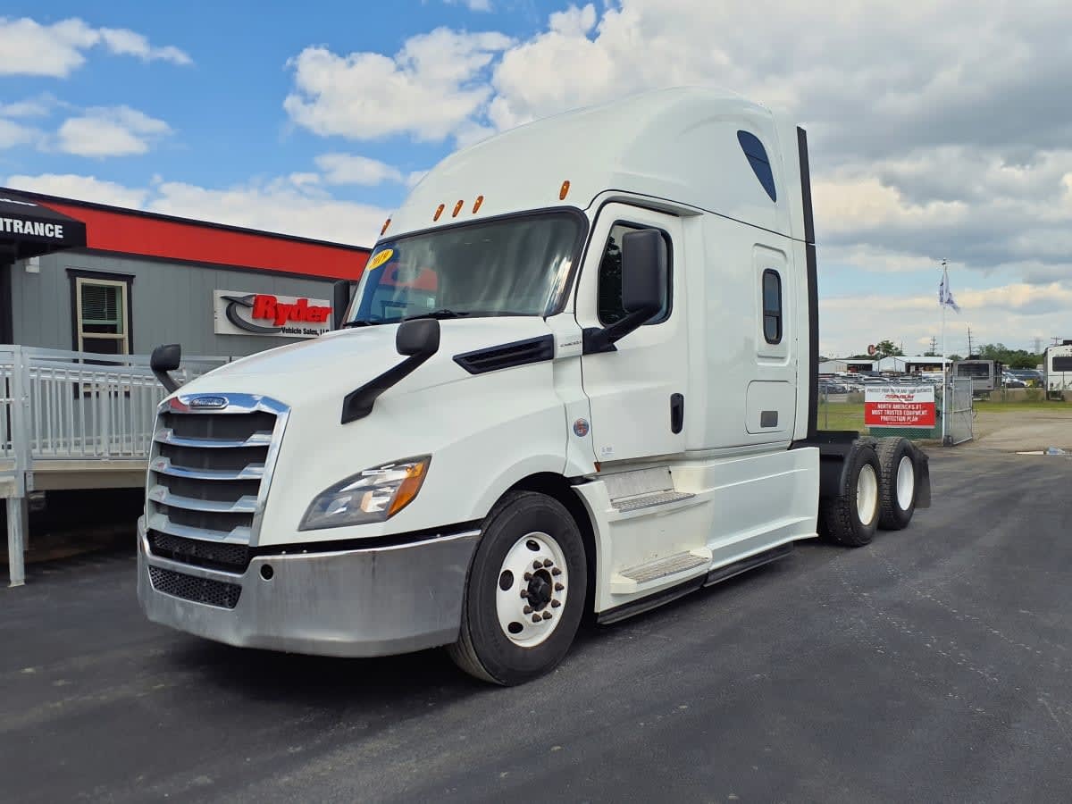 2019 FREIGHTLINER CASCADIA 126 in Clarksville, IN