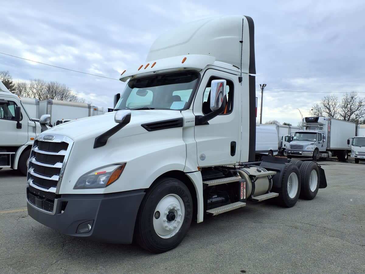 2020 FREIGHTLINER CASCADIA 126 in Salisbury, MA