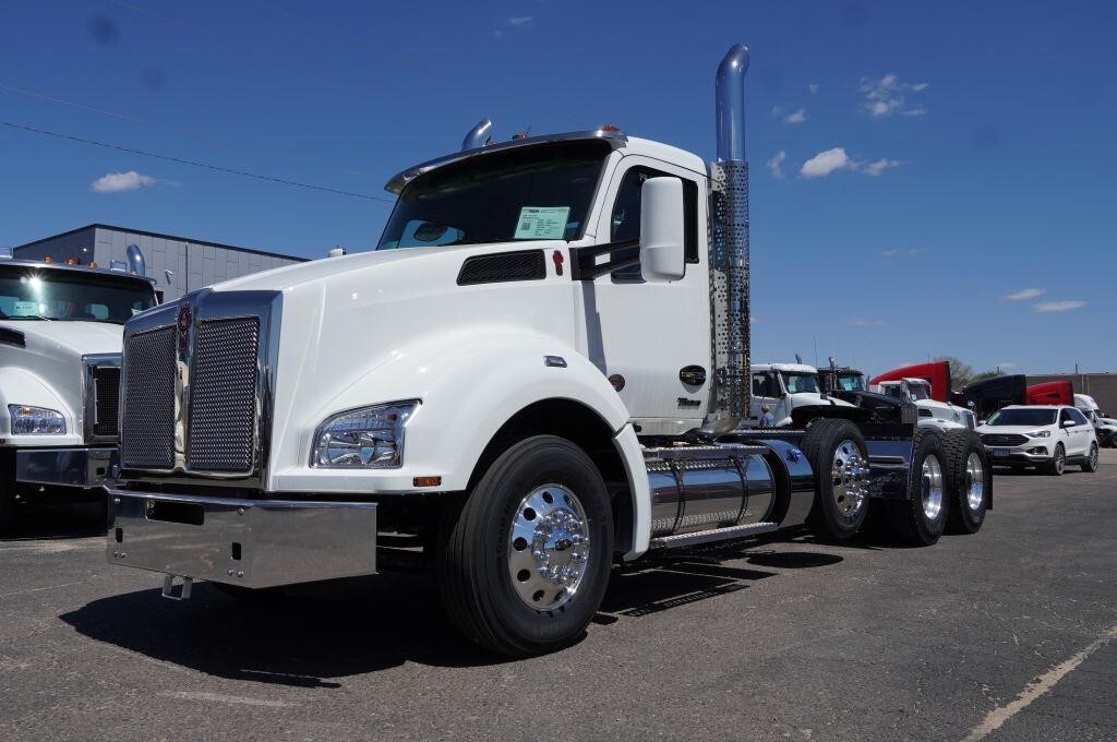 2027 KENWORTH T880 in Sioux Falls, SD