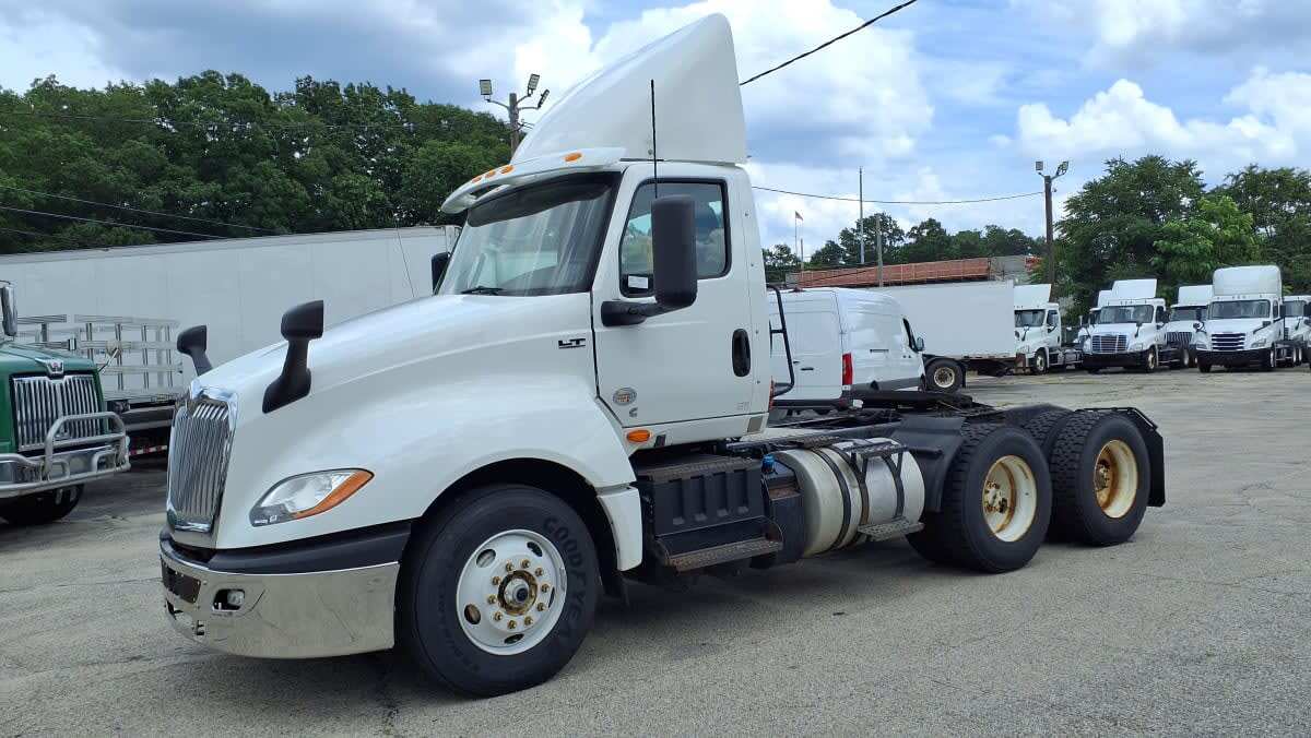 2020 INTERNATIONAL LT625 DAYCAB T/A in Warwick, RI
