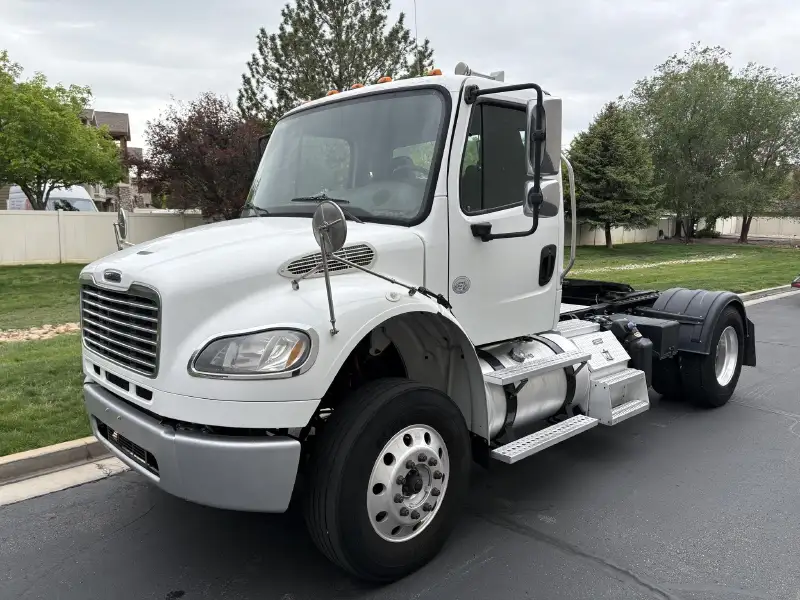2015 FREIGHTLINER BUSINESS CLASS M2 106