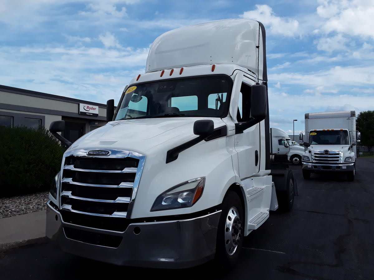 2021 FREIGHTLINER CASCADIA 116 in Altoona, IA