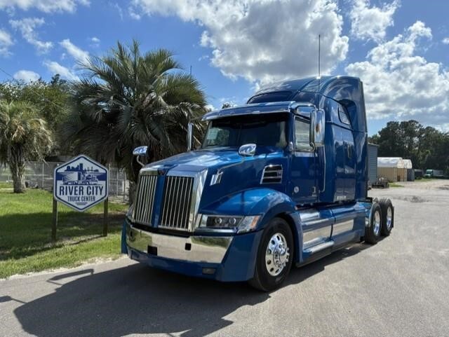 2022 WESTERN STAR 5700XE in Jacksonville, FL