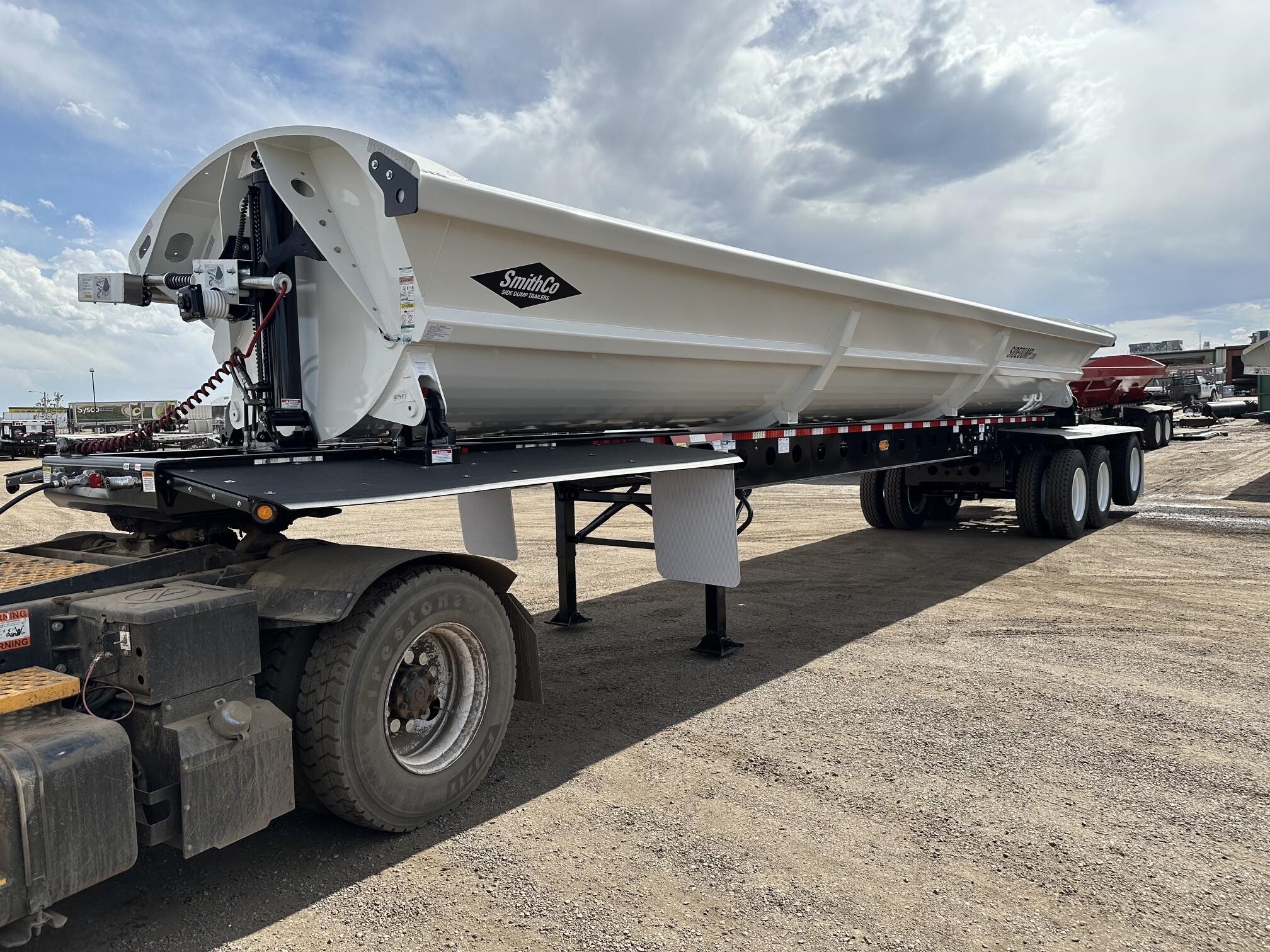 2026 SMITHCO TRI AXLE AIR RIDE SIDE DUMP, 6" CYLINDERS, REAR LI in Henderson, CO