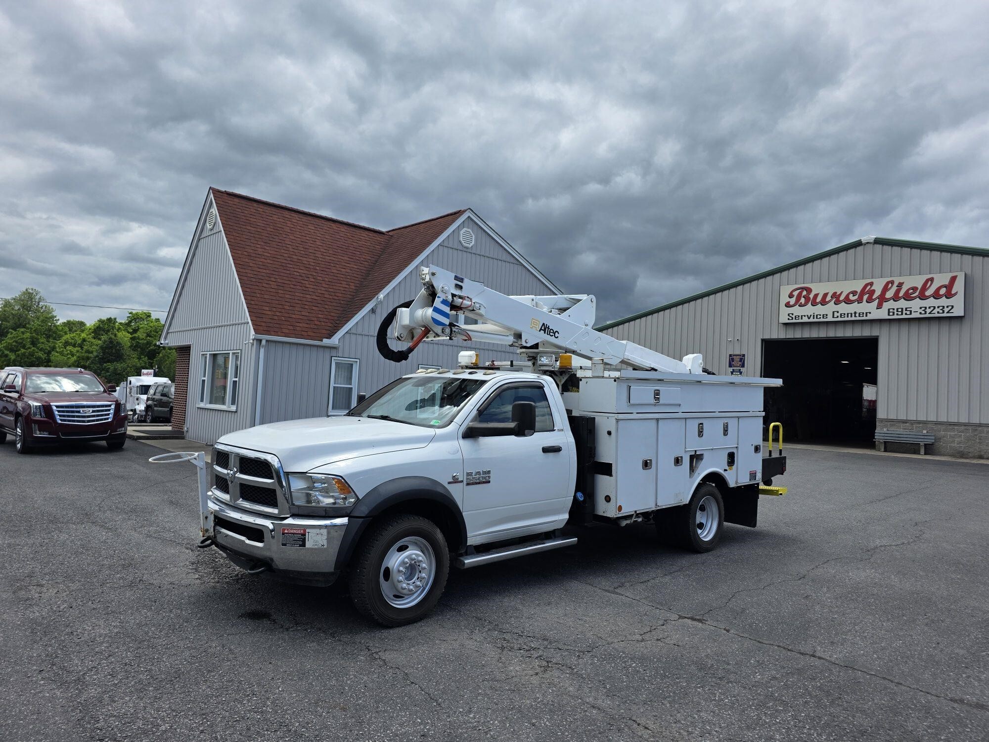 2014 ALTEC AT37G in Duncansville, PA