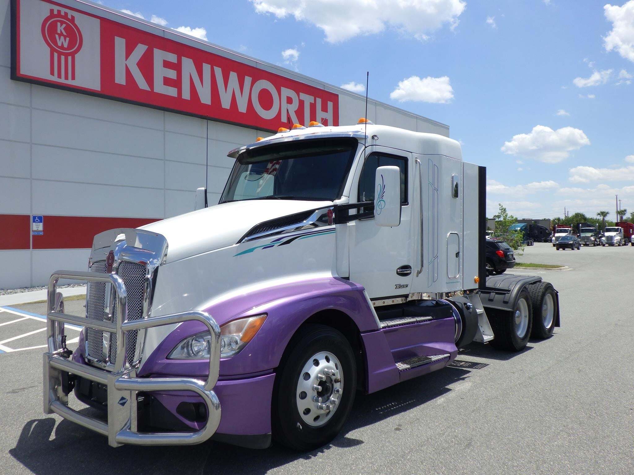 2023 KENWORTH T680 in Jacksonville, FL
