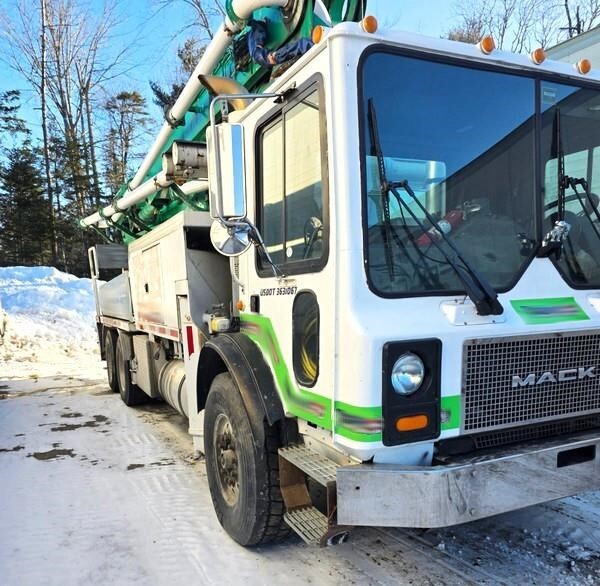 2003 MACK 600 in Hampden, ME