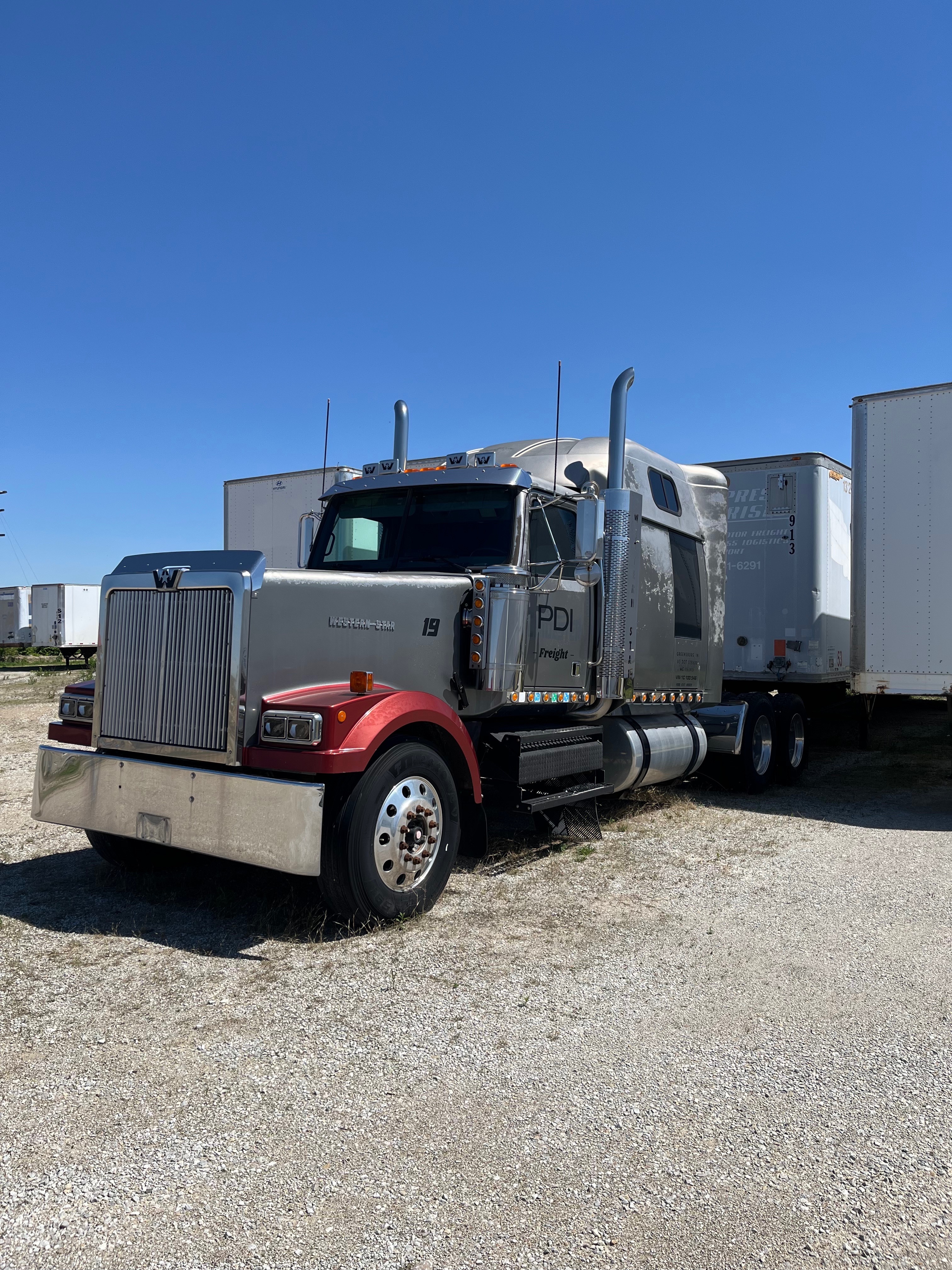 2001 WESTERN STAR 4964EX in Greensburg, IN