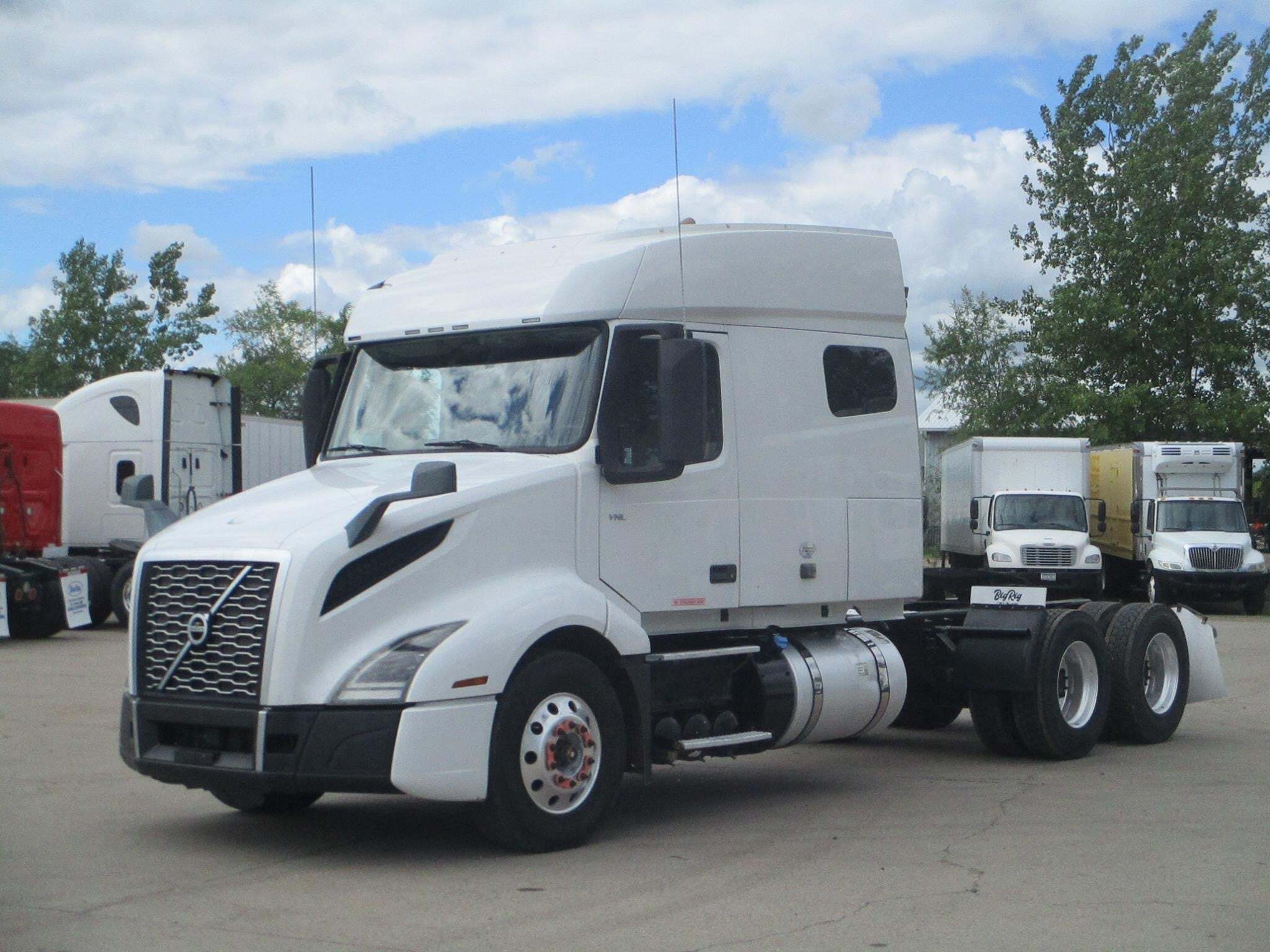 2020 VOLVO VNL64T740 in Saint Cloud, MN