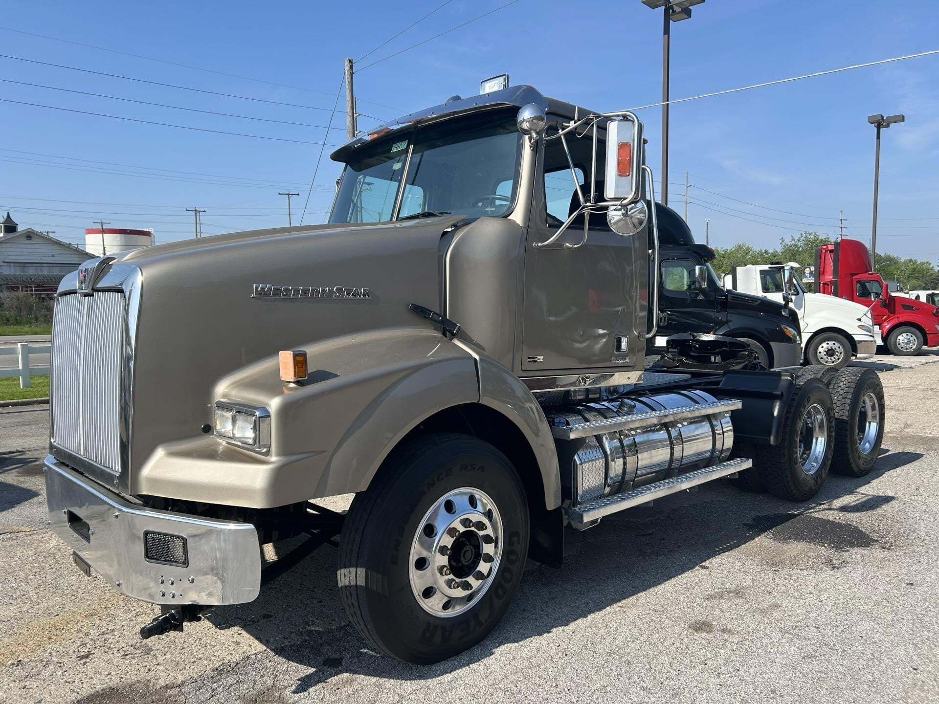 2014 WESTERN STAR CONVENTIONAL in Fort Wayne, IN