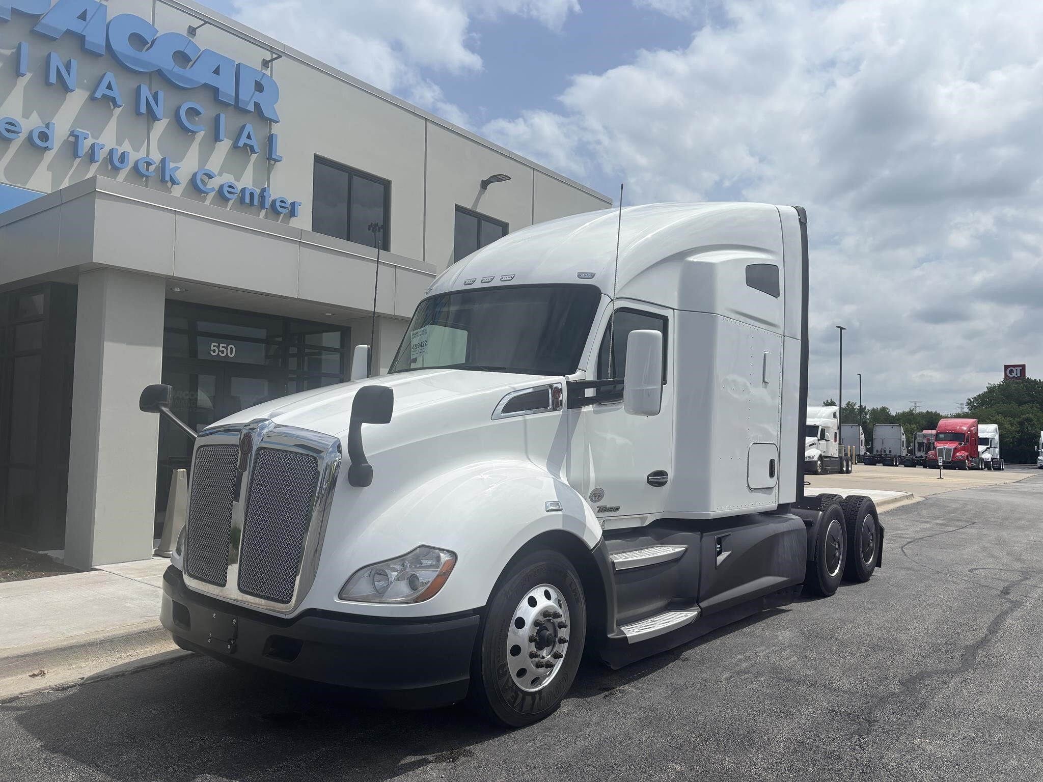 2021 KENWORTH T680 in Minooka, IL
