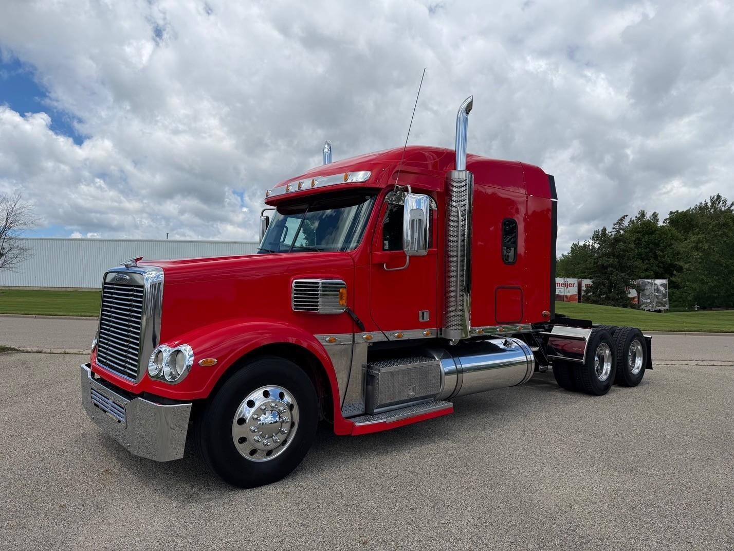 2019 FREIGHTLINER CORONADO 132 in Grand Rapids, MI
