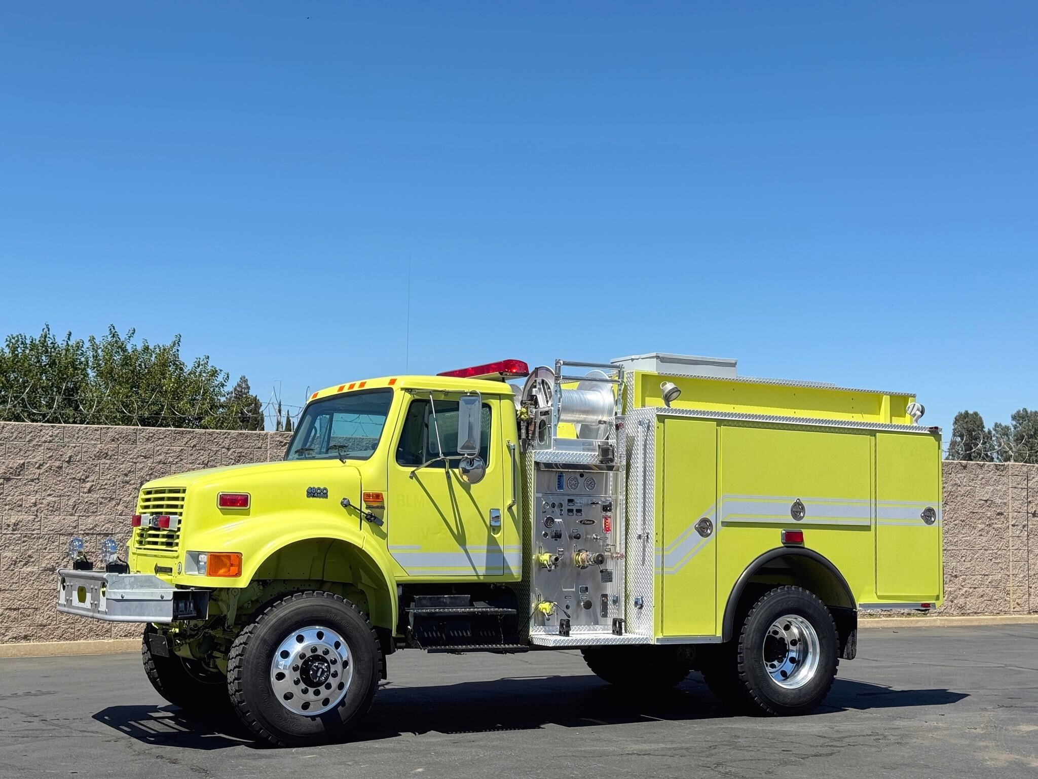 2002 INTERNATIONAL 4800 in Sacramento, CA