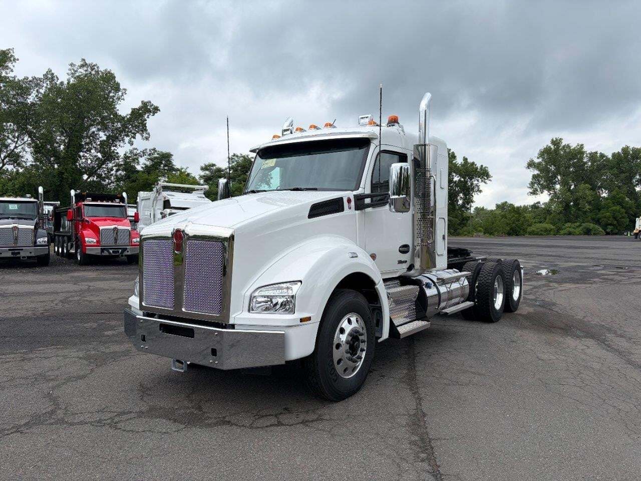 2027 KENWORTH T880 in Enfield, CT