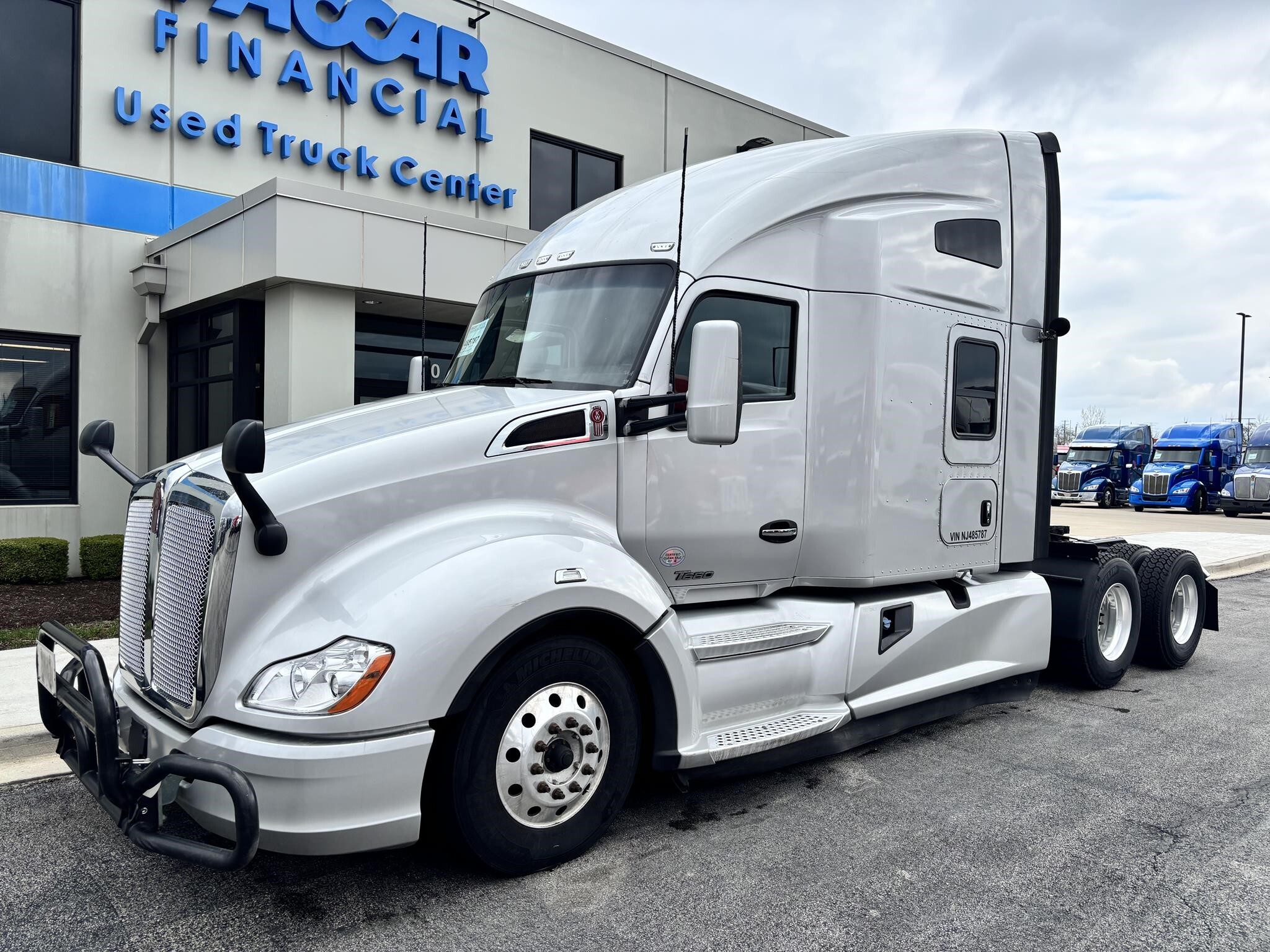 2022 KENWORTH T680 in Minooka, IL