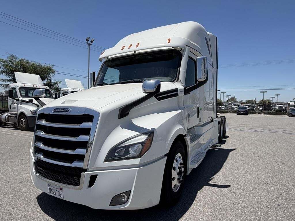 2021 FREIGHTLINER CASCADIA 126 in Fontana, CA