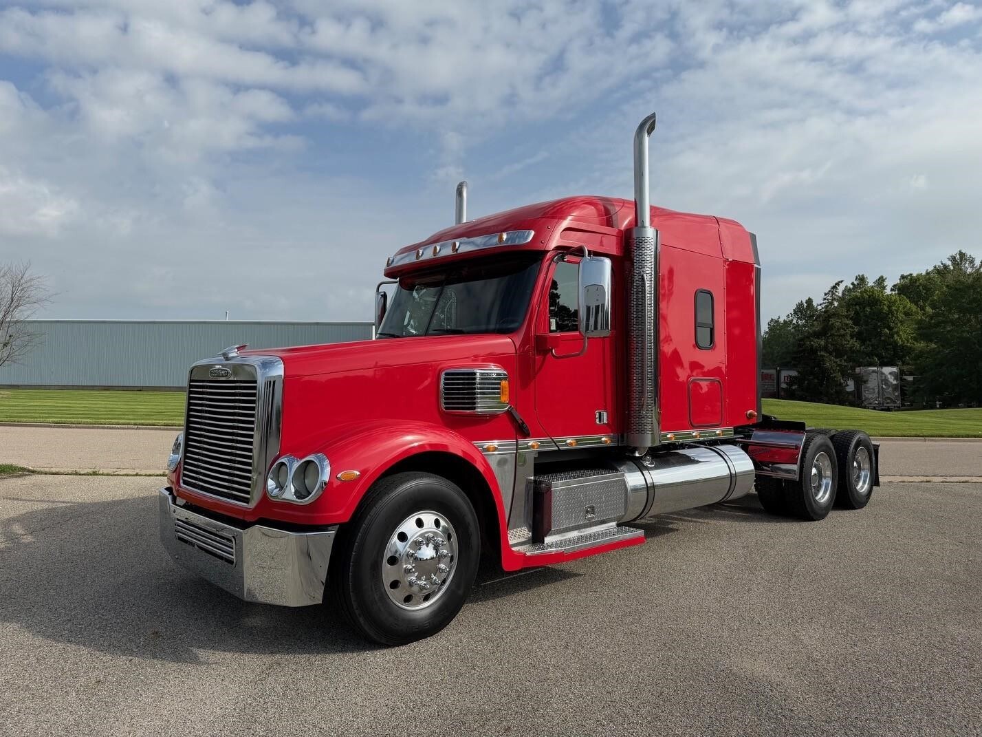 2017 FREIGHTLINER CORONADO 132 in Grand Rapids, MI