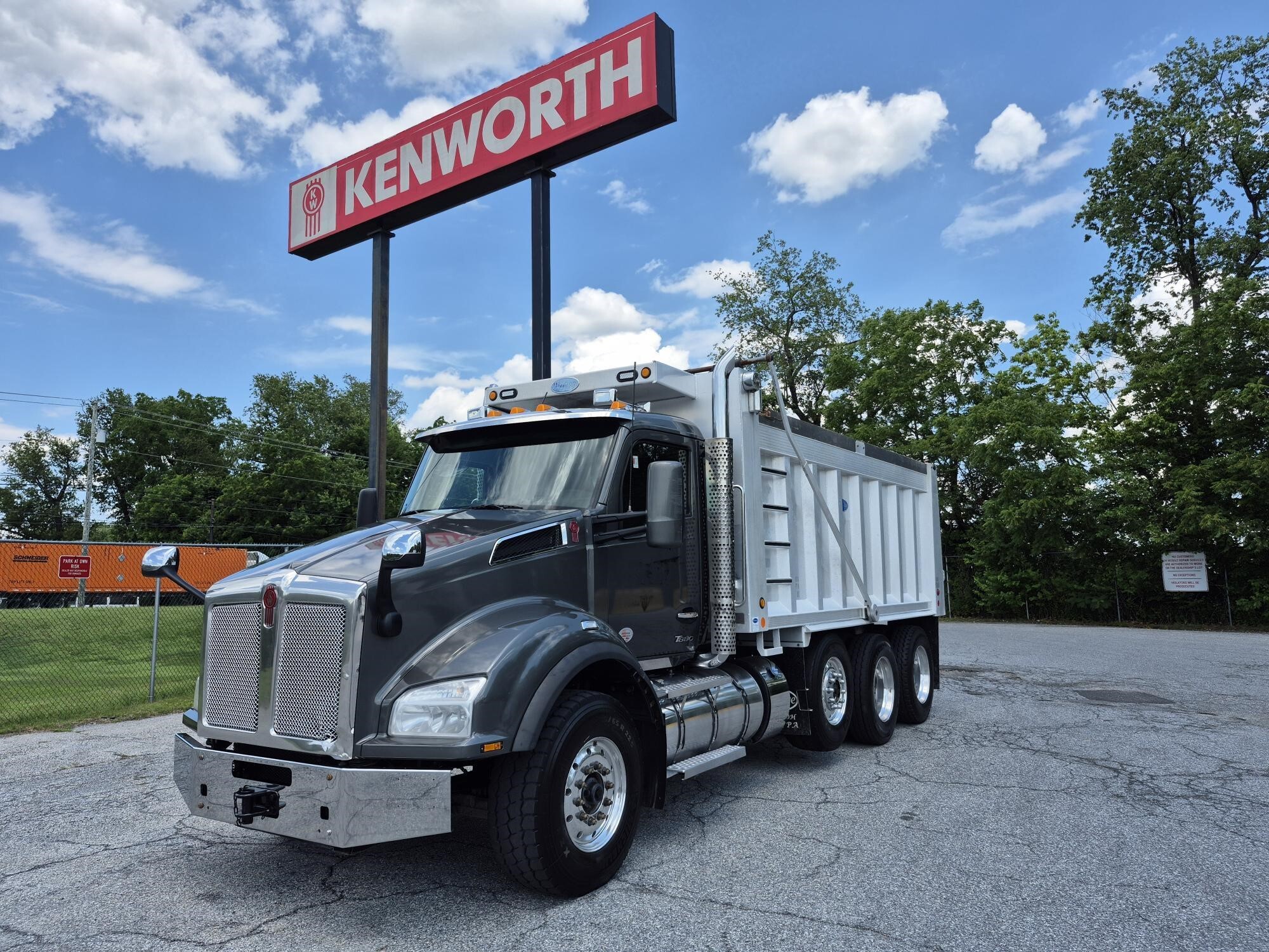 2023 KENWORTH T880 in Coopersburg, PA