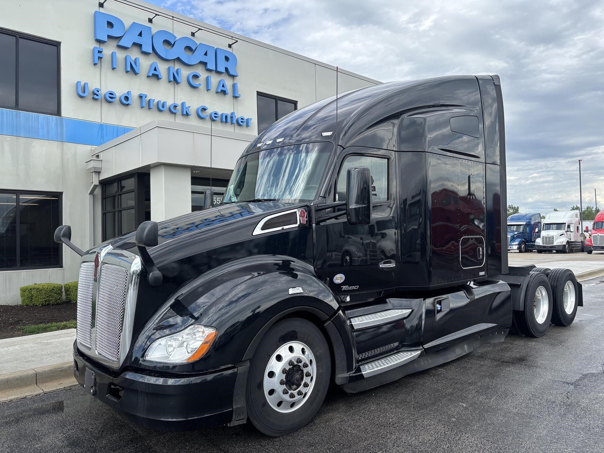 2022 KENWORTH T680 in Minooka, IL