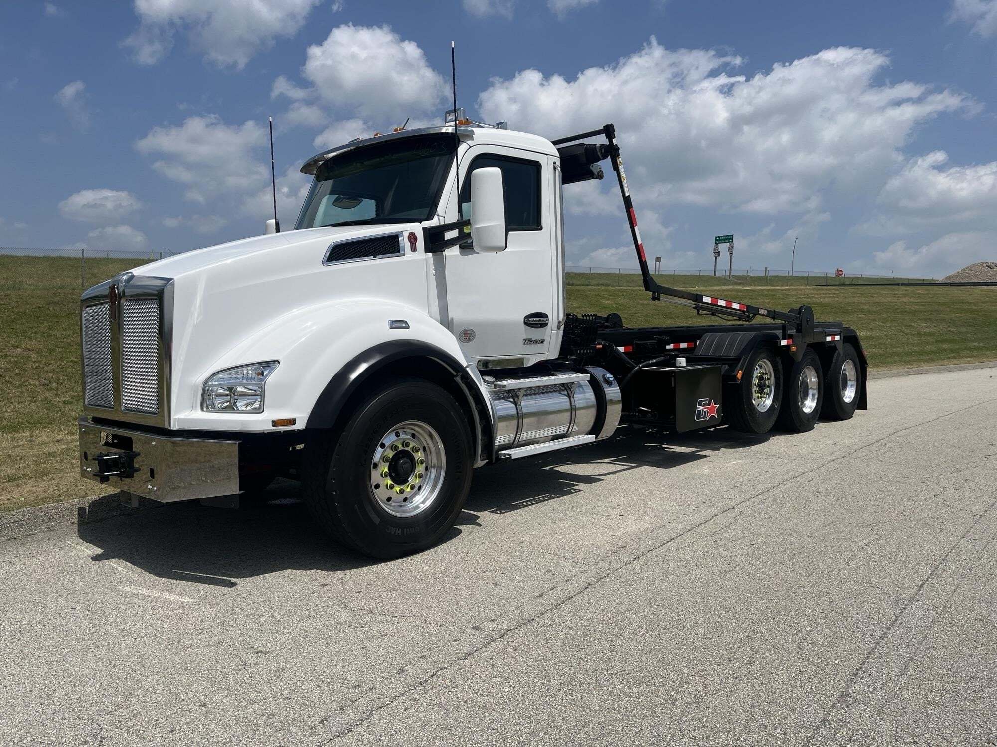 2024 KENWORTH T880 in Smithfield, PA