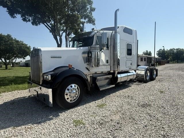 2005 KENWORTH W900L in Eastland, TX