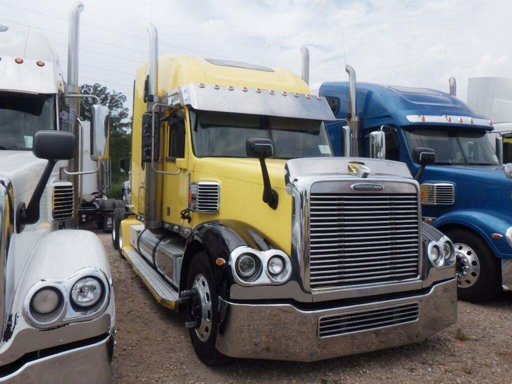 2016 FREIGHTLINER CORONADO 132 in Fayette, AL