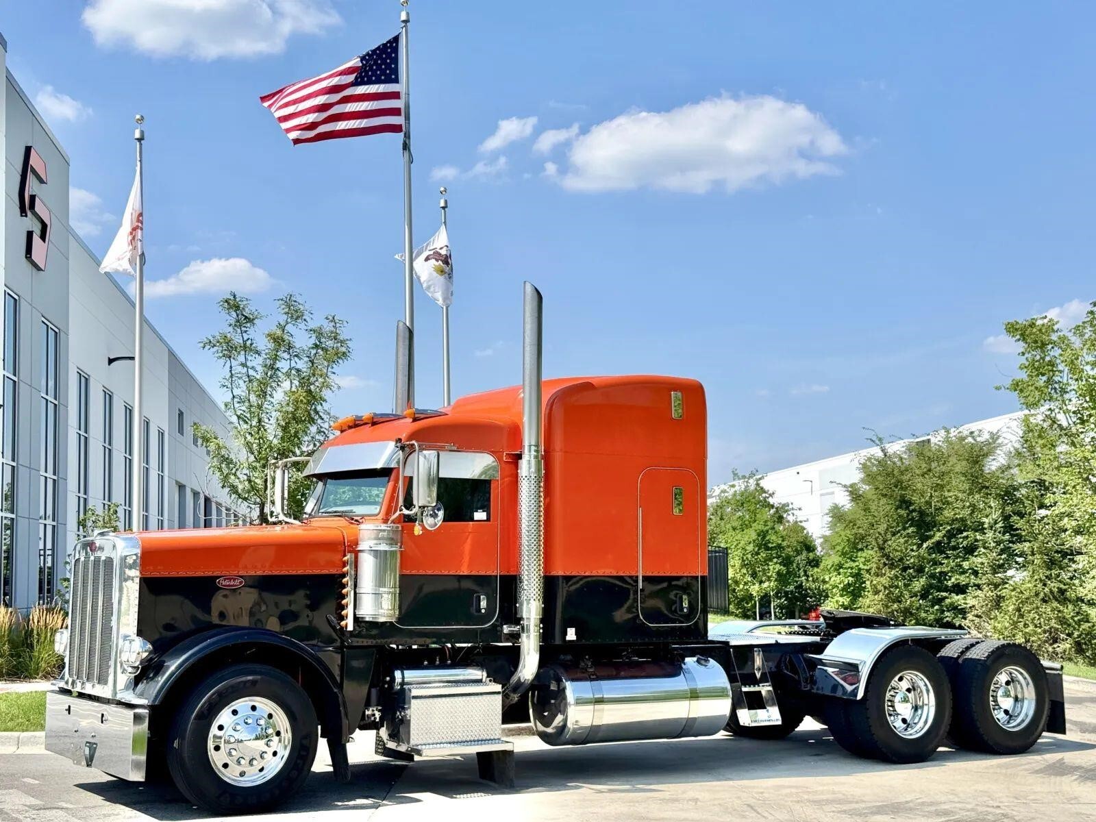 2017 PETERBILT 389 in New Lenox, IL