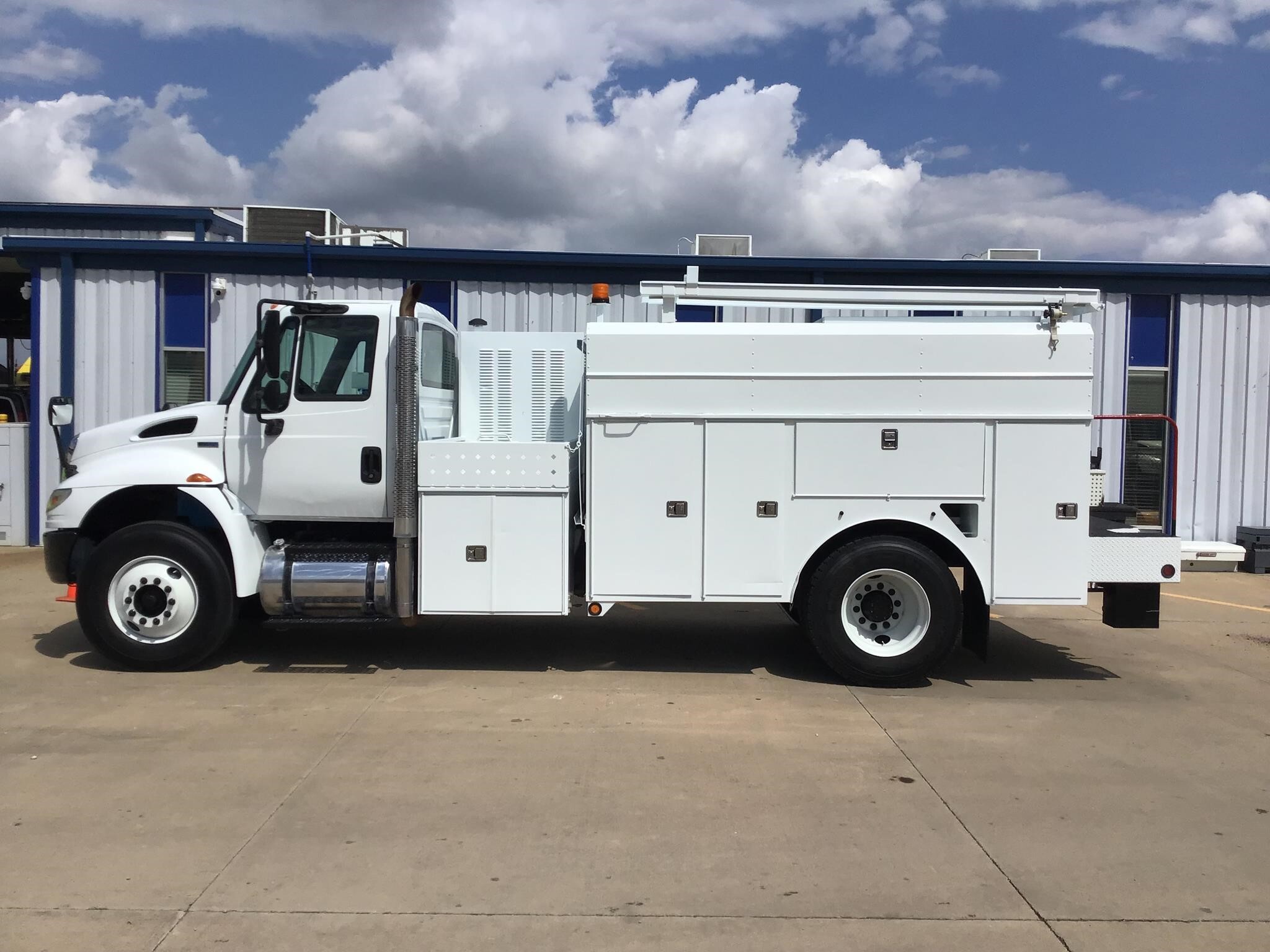 2012 INTERNATIONAL DURASTAR 4400 in Longmont, CO