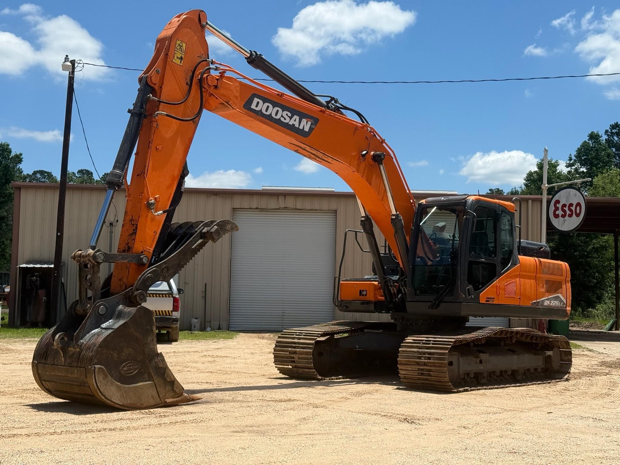 2022 DOOSAN DX225 LC-7 in Cleveland, TX
