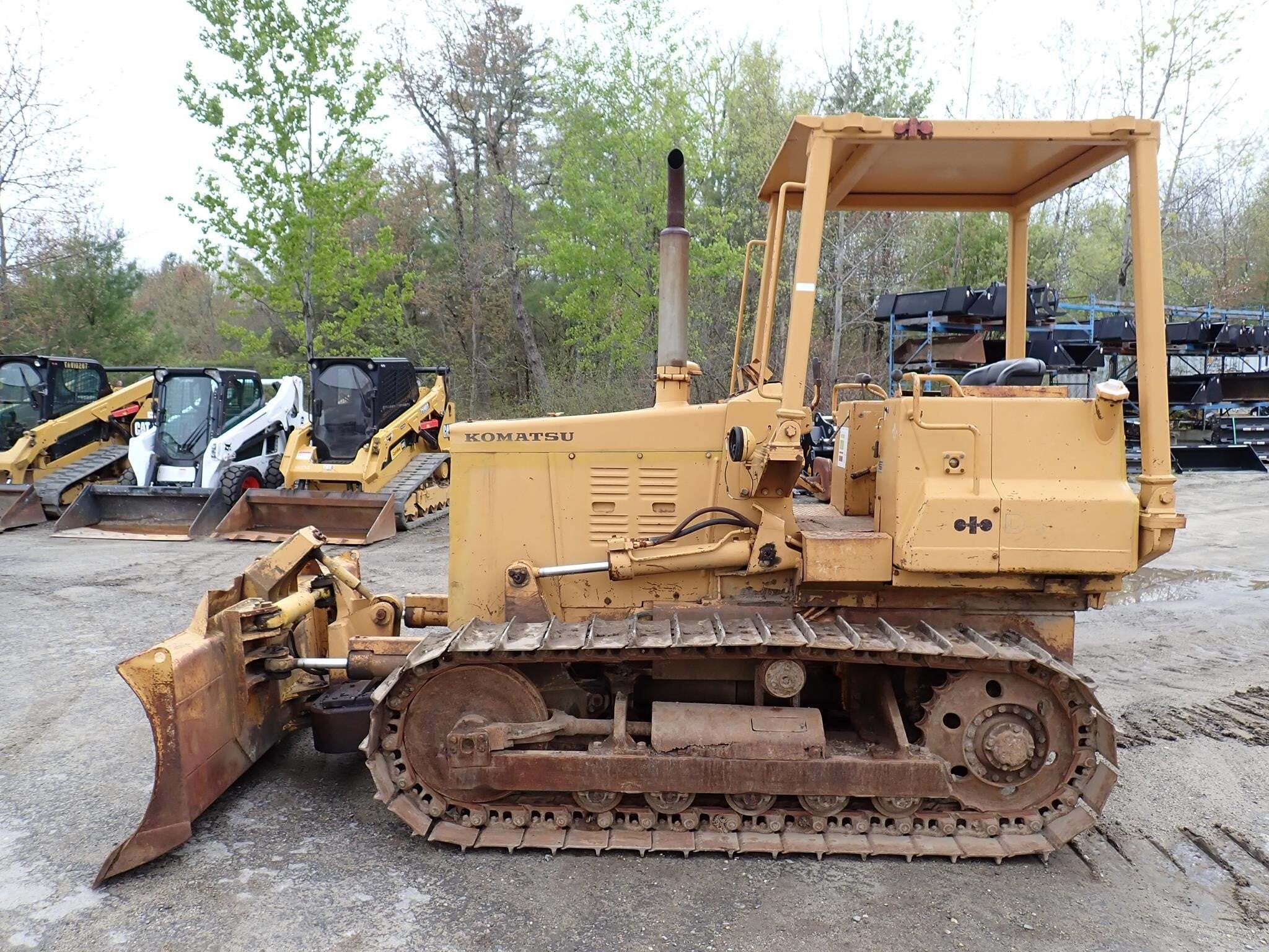 1984 KOMATSU D31A-17 in Phillipston, MA