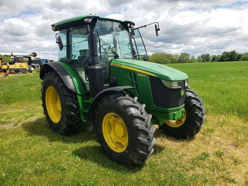 2019 JOHN DEERE 5090R in Caledonia, NY