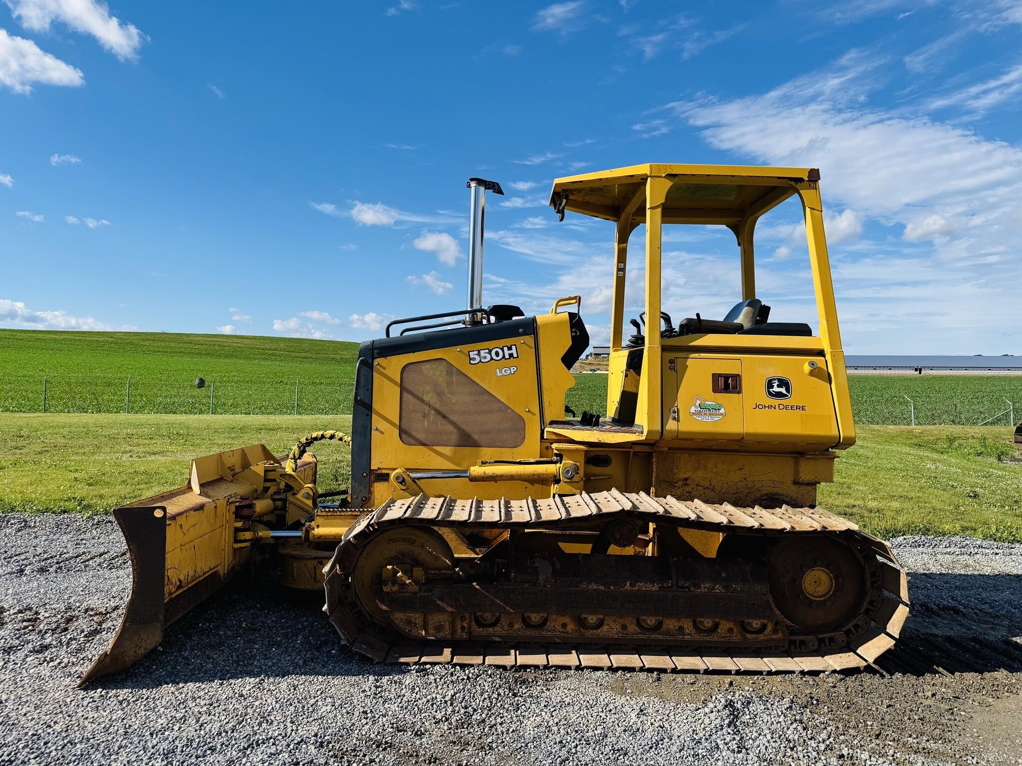 2004 DEERE 550H LGP in Womelsdorf, PA