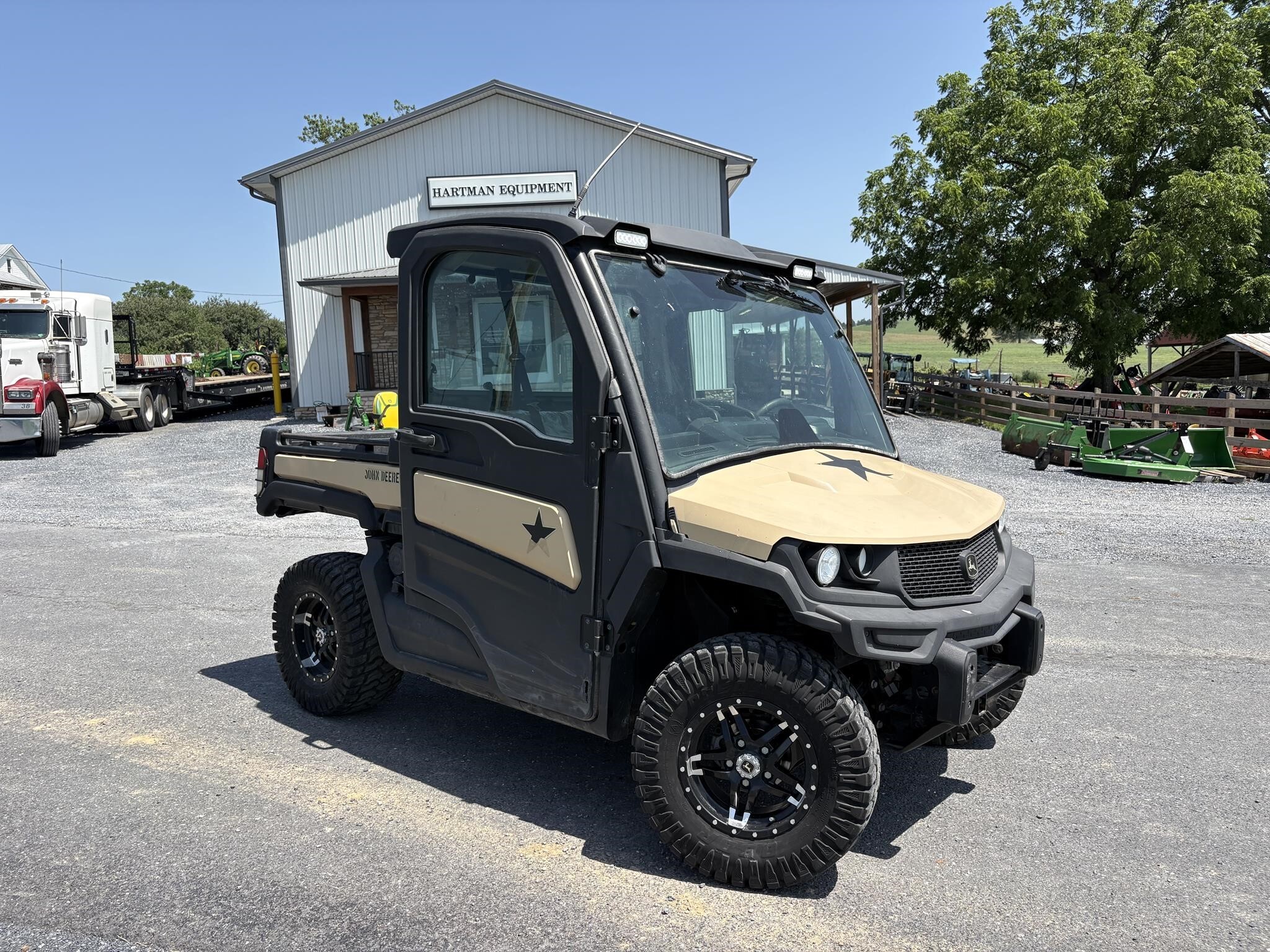 2023 JOHN DEERE GATOR XUV 835M HVAC HONOR EDITION in Linville, VA