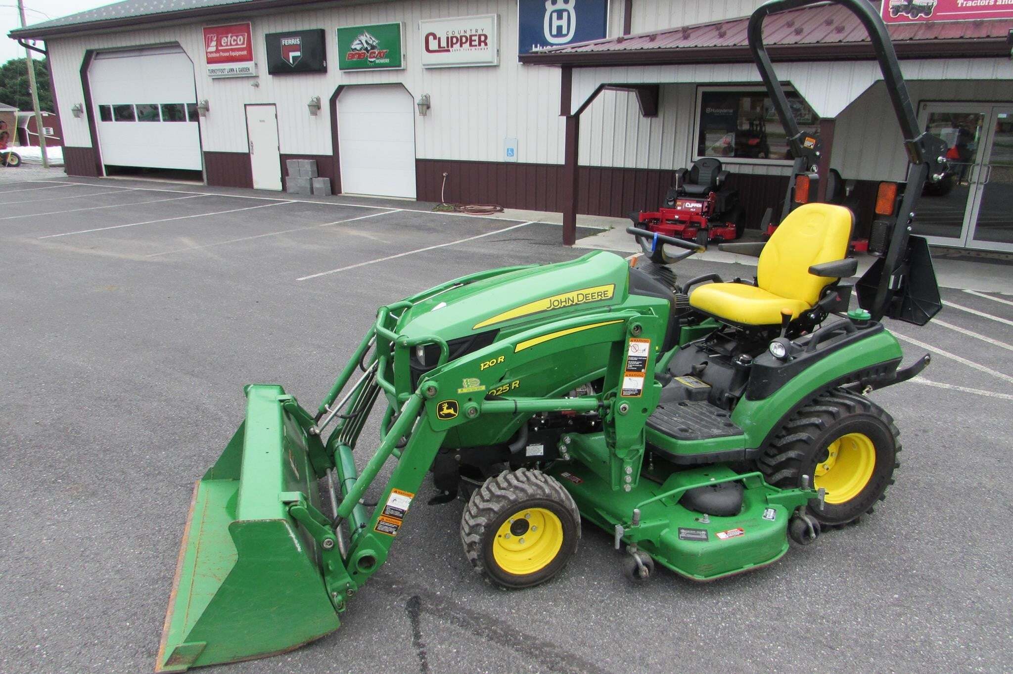 2018 JOHN DEERE 1025R in Chambersburg, PA