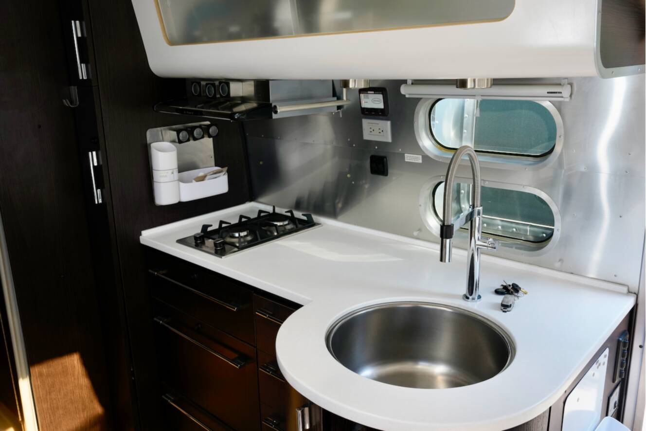 A photo of this 2008 Airstream INTERNATIONAL SIGNATURE 25FB CCD