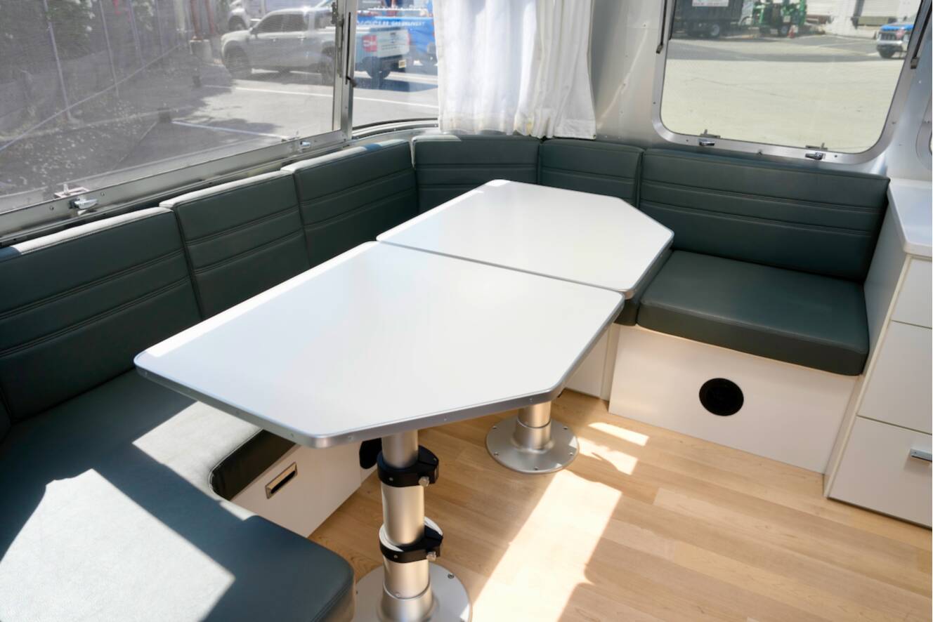 A photo of this 2008 Airstream INTERNATIONAL SIGNATURE 25FB CCD