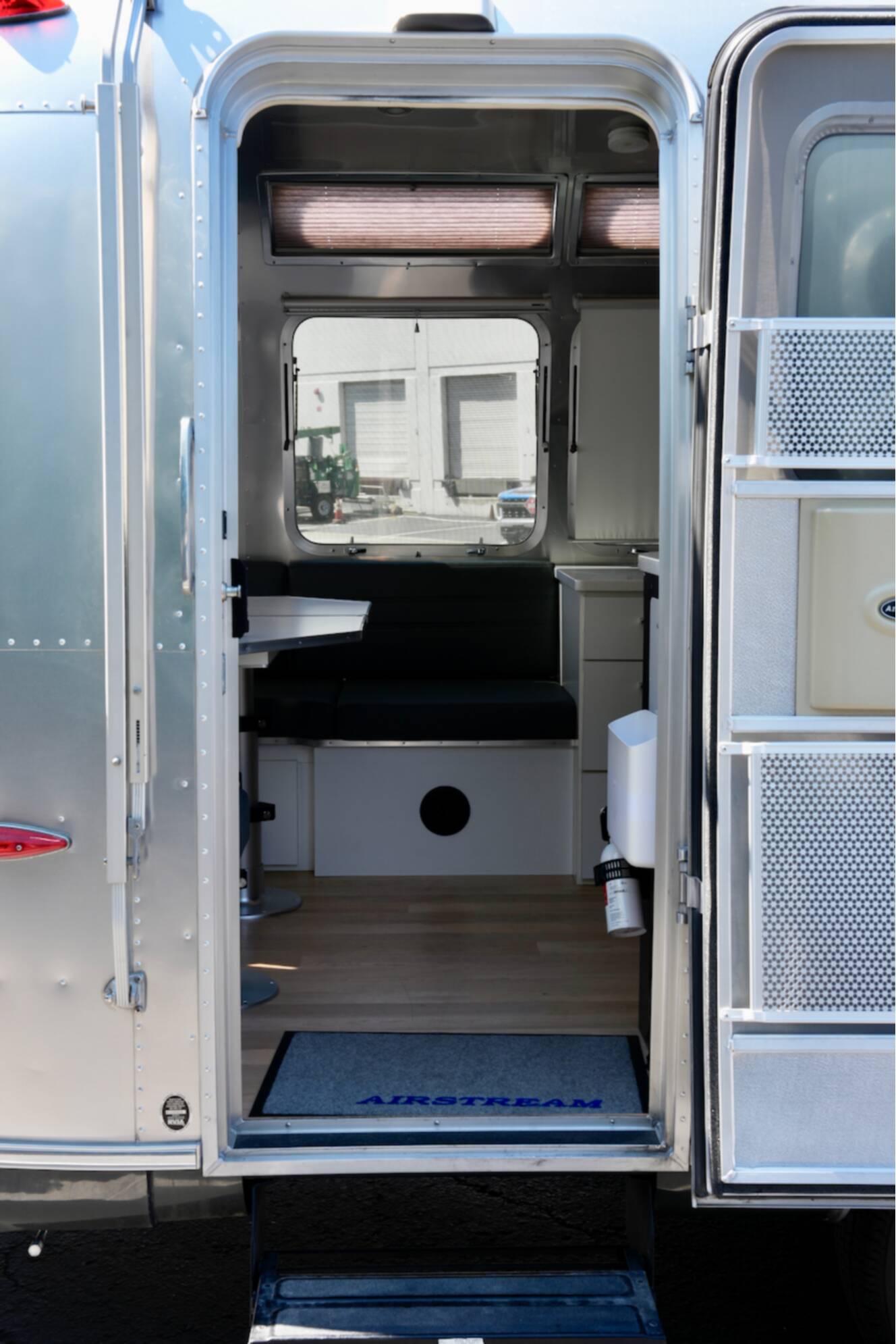 A photo of this 2008 Airstream INTERNATIONAL SIGNATURE 25FB CCD