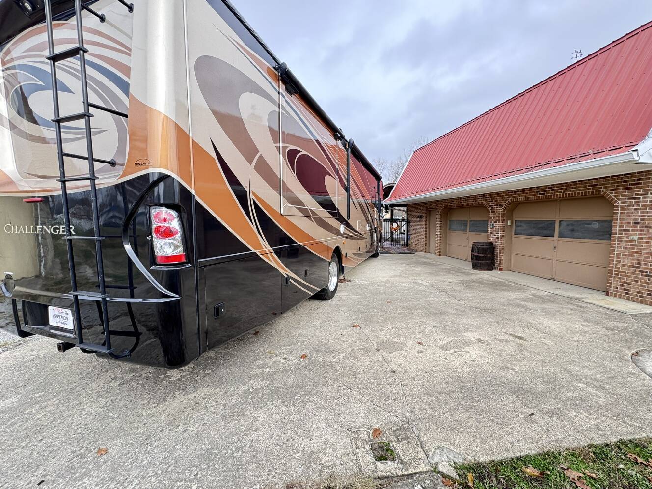 A photo of this 2017 Thor Motor Coach CHALLENGER 37LX