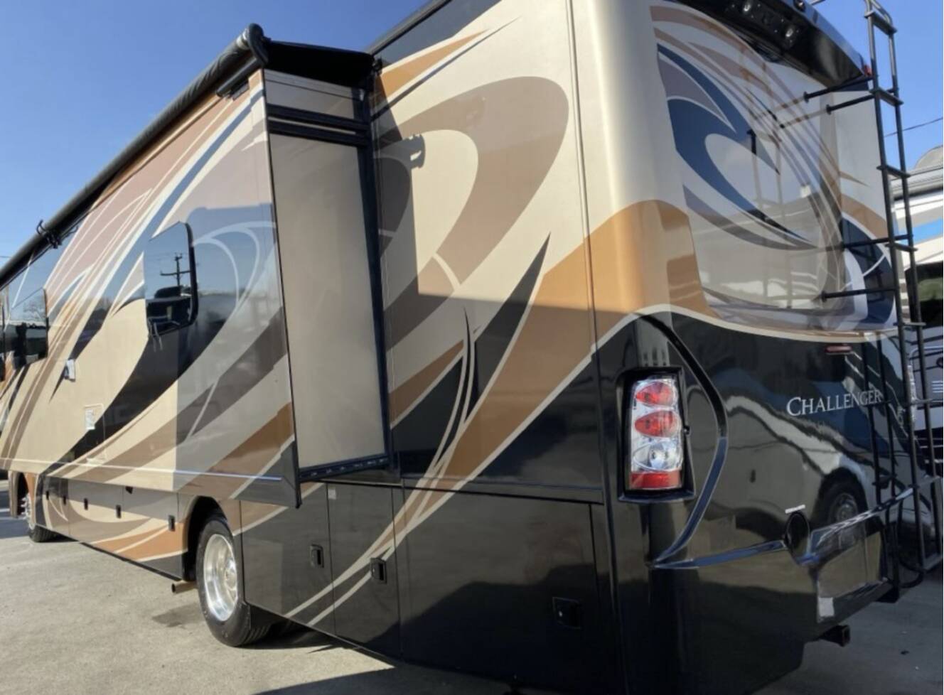 A photo of this 2017 Thor Motor Coach CHALLENGER 37LX