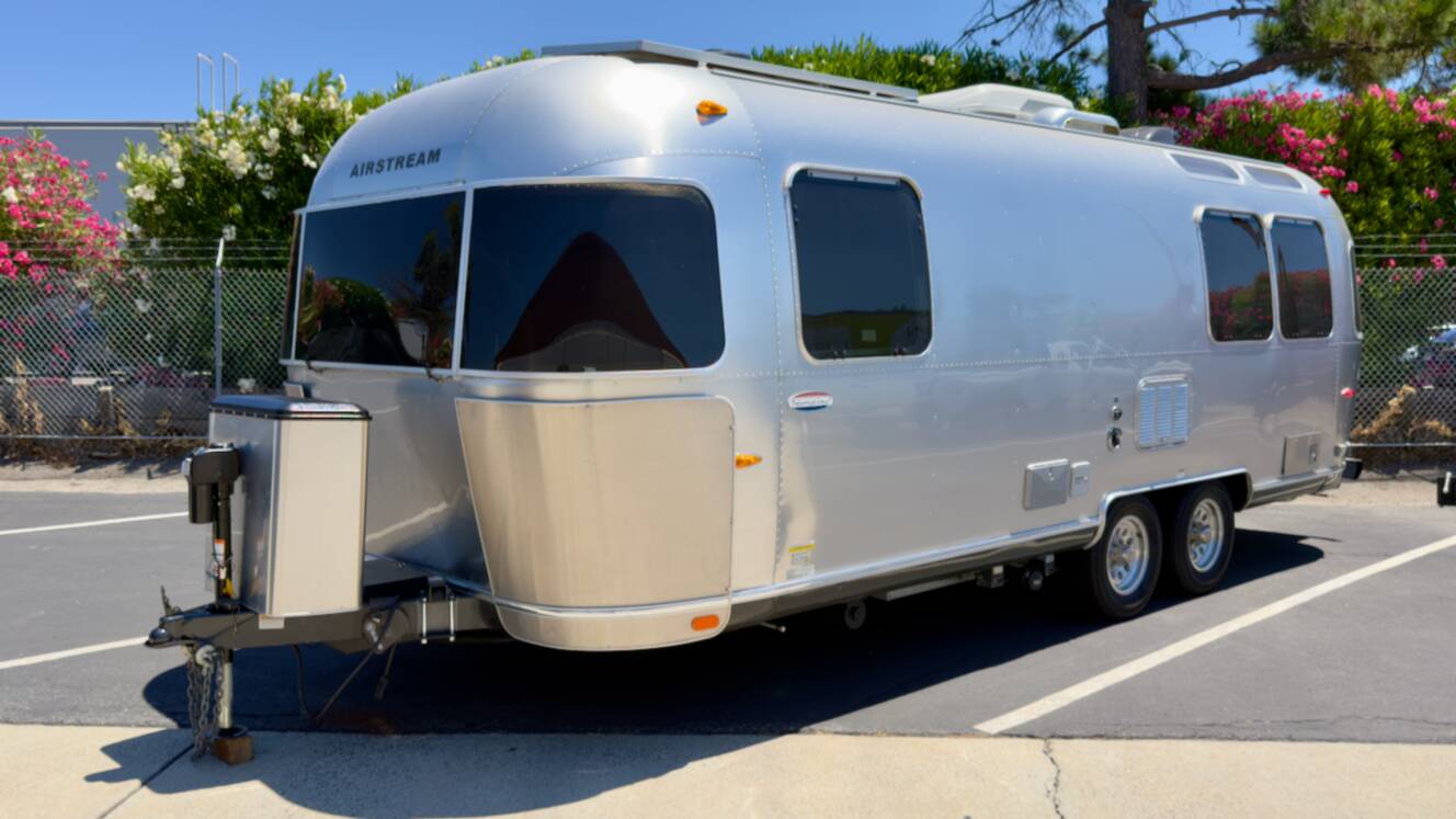 A photo of this 2008 Airstream INTERNATIONAL SIGNATURE 25FB CCD