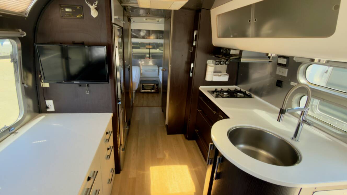 A photo of this 2008 Airstream INTERNATIONAL SIGNATURE 25FB CCD