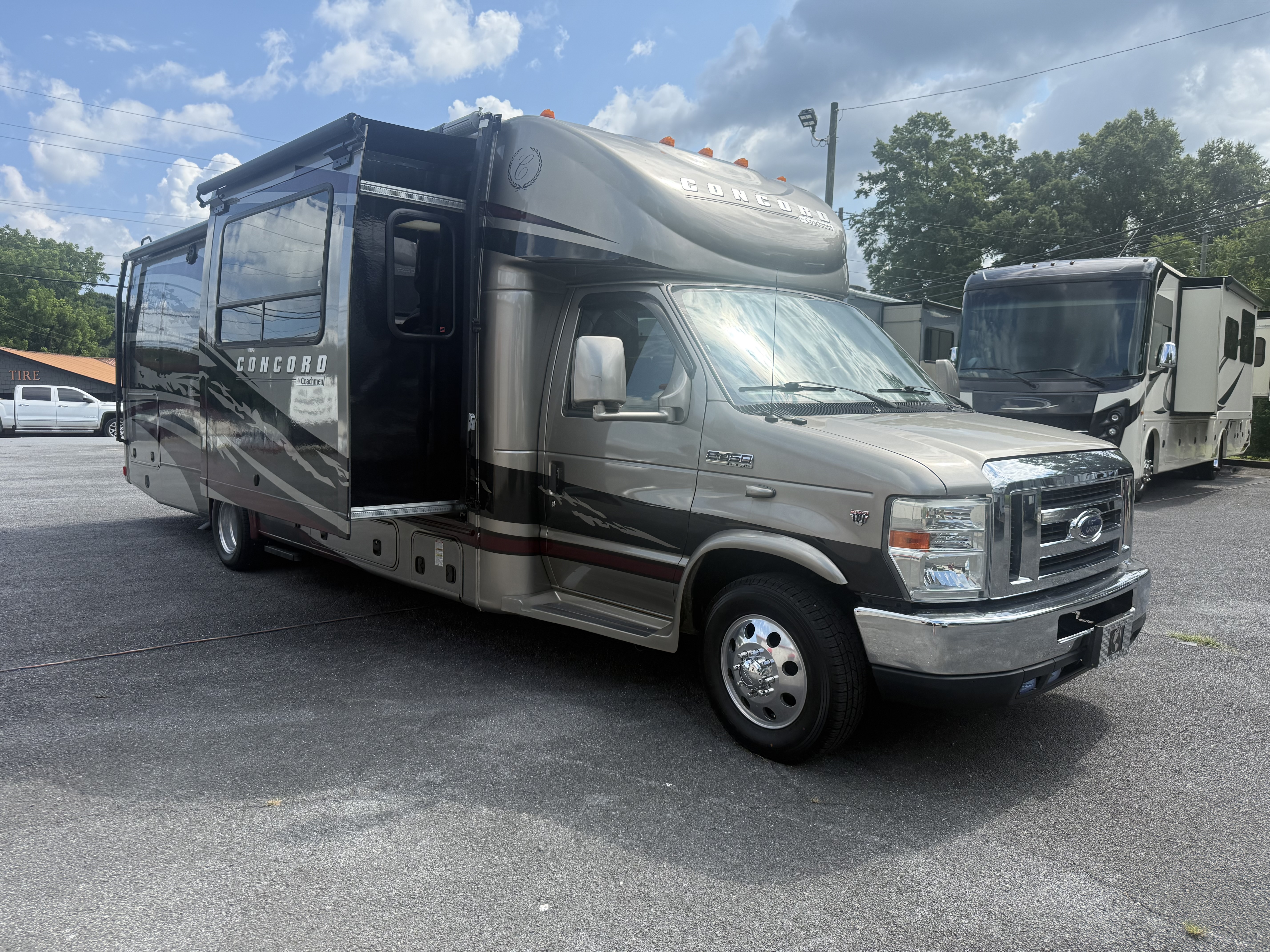 2012 Coachmen CONCORD 300TS in summerville GA