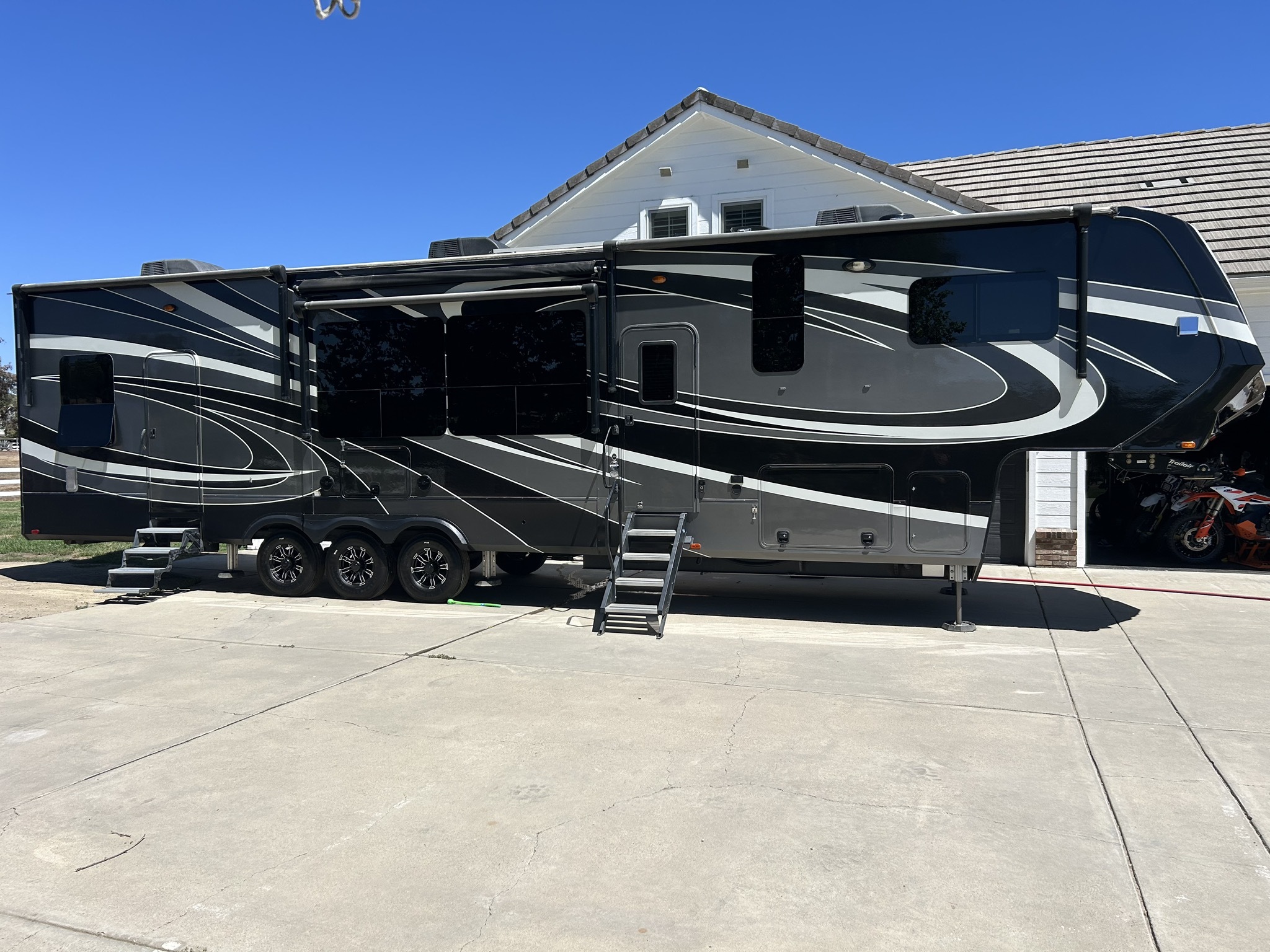 2020 Grand Design MOMENTUM 397TH RV